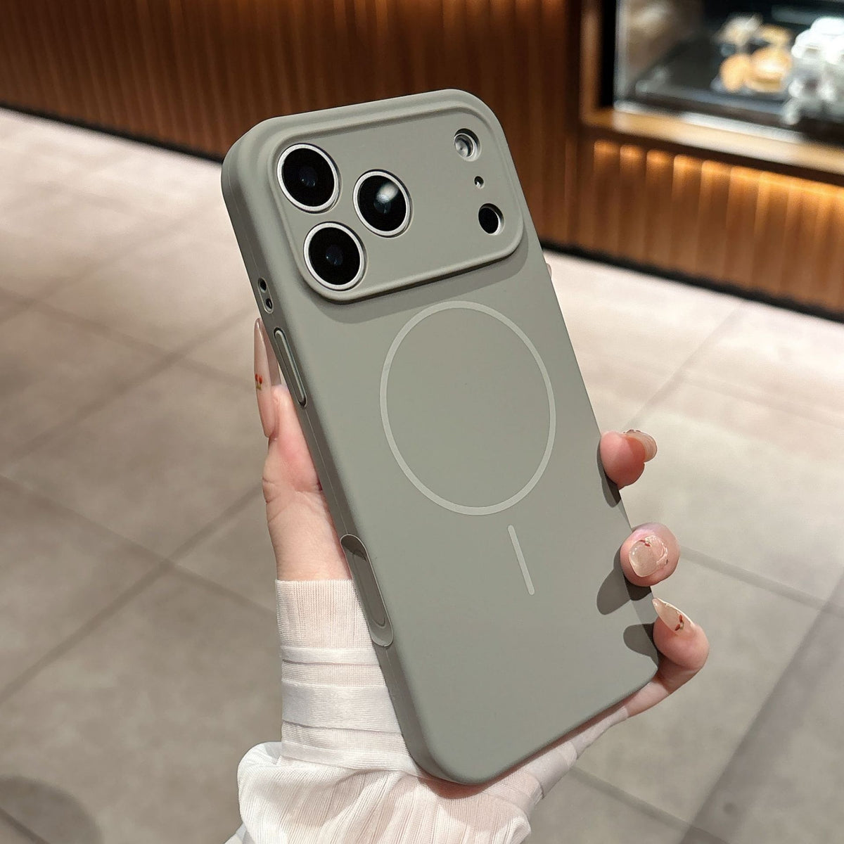 Magnetic liquid silicone case for iPhone 17, view 10
