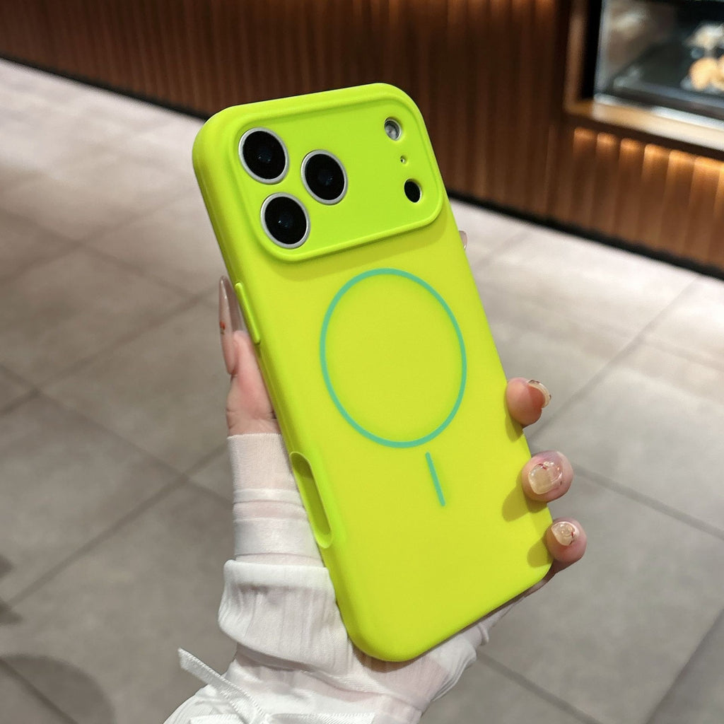 Magnetic liquid silicone case for iPhone 17, view 2