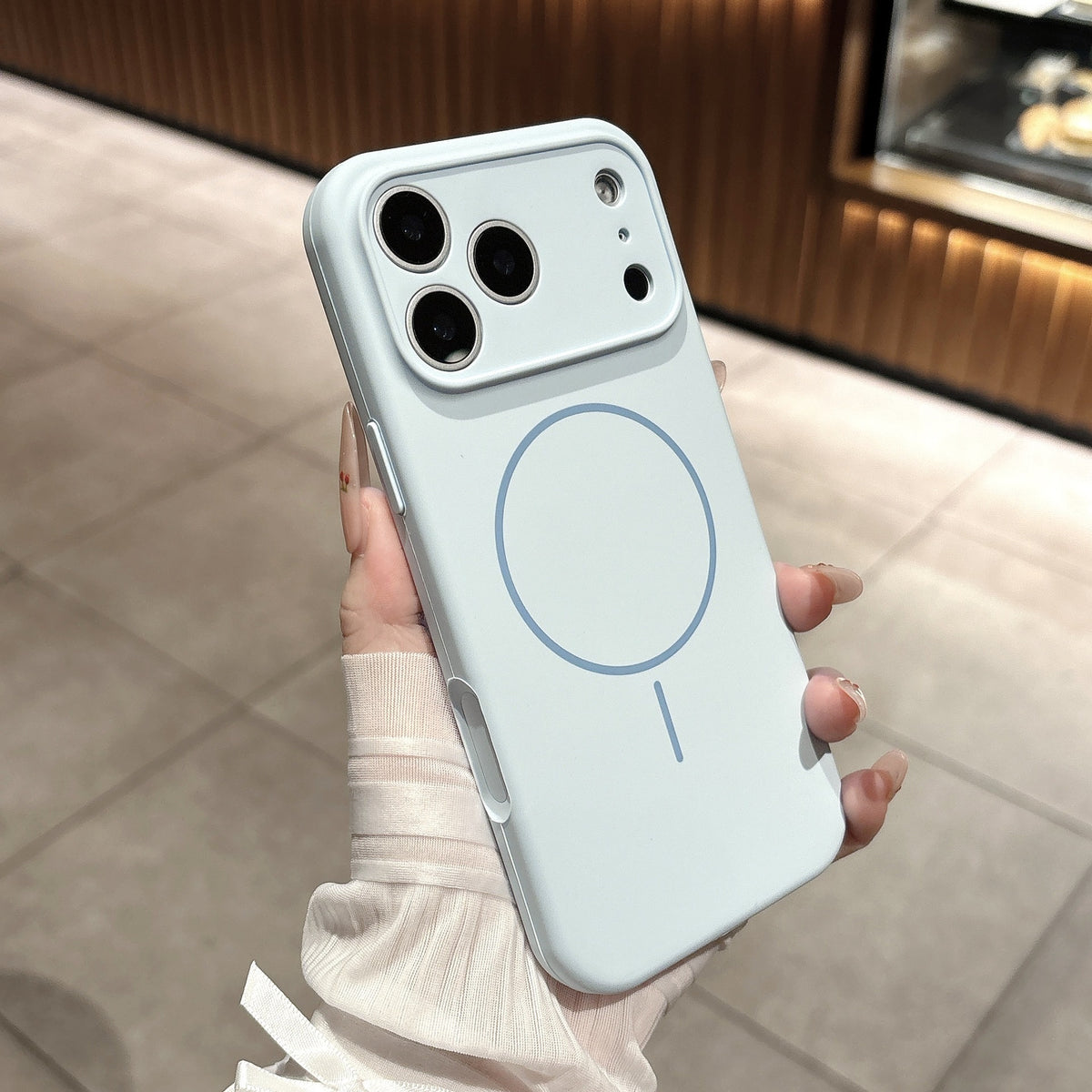Magnetic liquid silicone case for iPhone 17, view 4